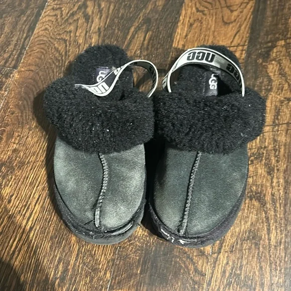 Funkette Water Resistant Genuine Shearling Trim Clog‎