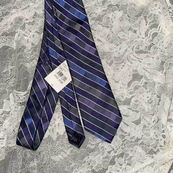 NWT VAN‎ HEUSEN Mens Purple Blue & Black Geometric Print Tie Necktie 100 Silk