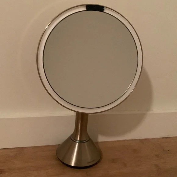 simplehuman sensor mirror round