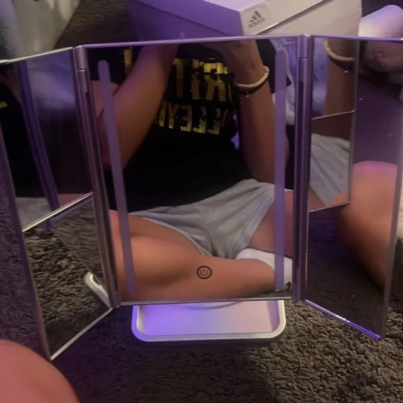 vanity mirror with lights and charger
