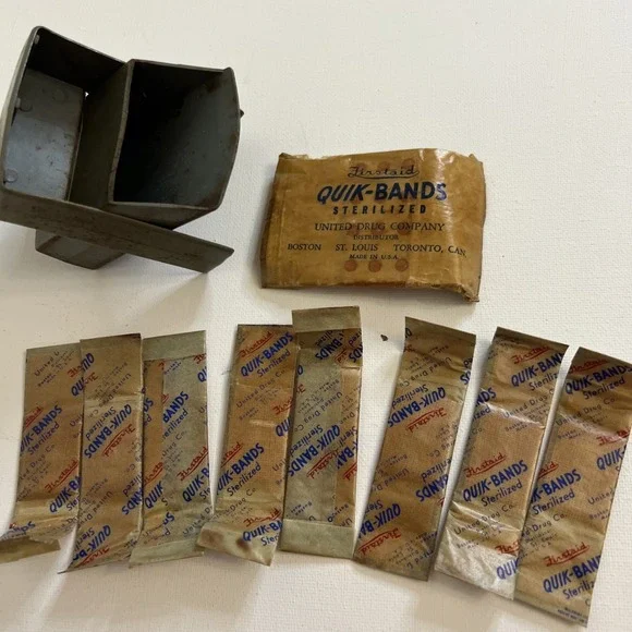 Vintage Firstaid Quik-Bands Bandaids In Plastic Box
