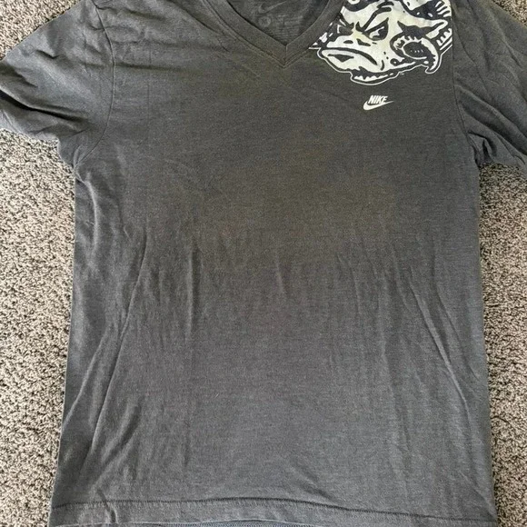 Nike grey UNC Tar Heels V-neck shirt #NCAA #basketball