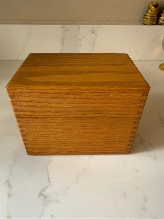 Vintage Wooden Recipe Box 60’s with handwritten recipes
