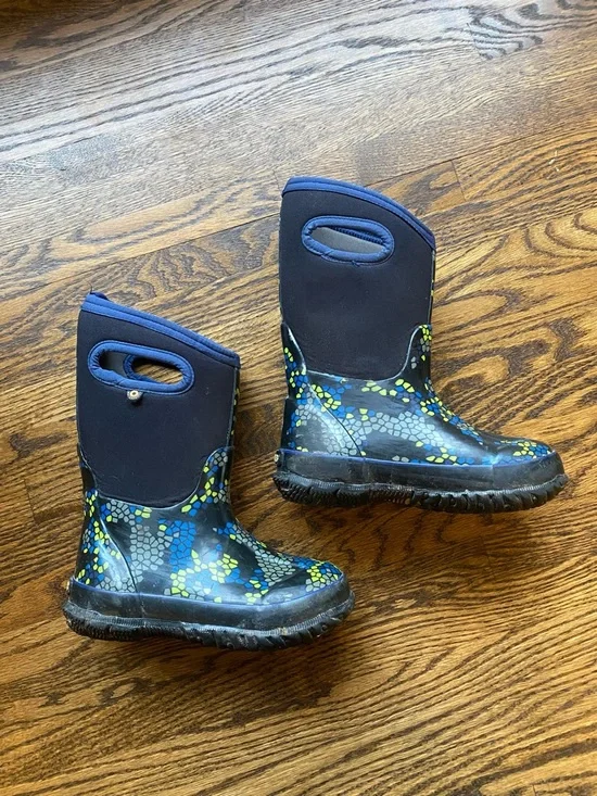 Bogs Kids' Classic winter boots waterproof insulated size US 12 -30ºF
