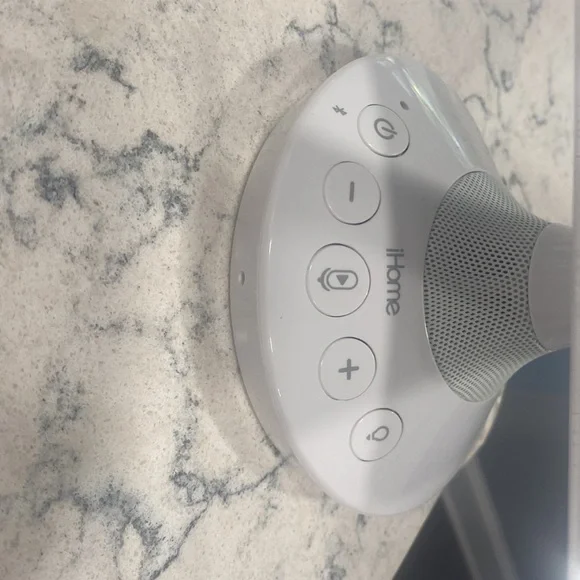 Ihome LED mirror. Blue tooth speaker for your music or podcasts