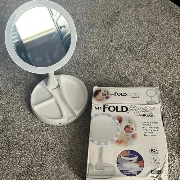 BRAND NEW My Fold Away Mirror