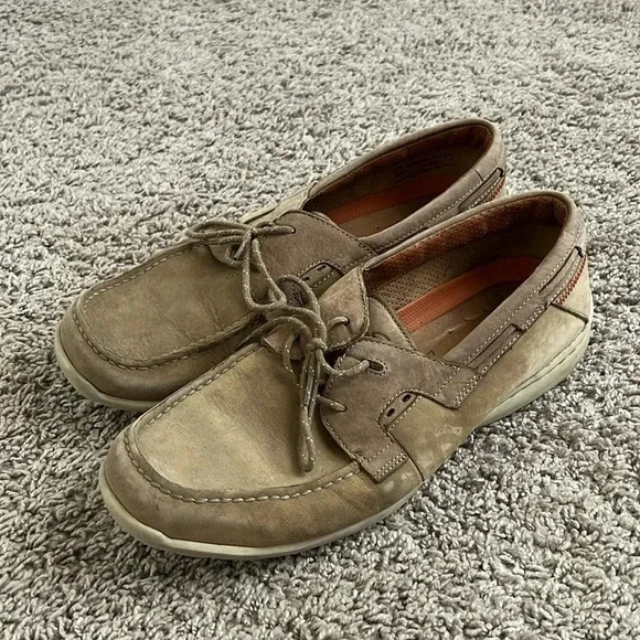 Unstructured Clarks Light Brown Leather Boat Shoe Loafers