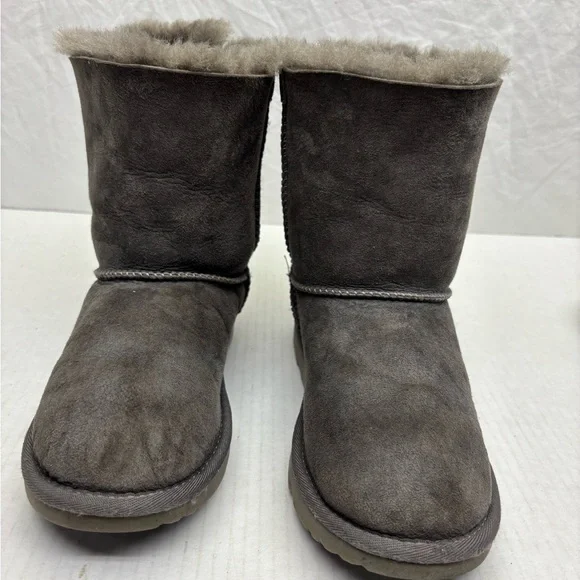 UGG Plush Shearling-Lined Boot little girl SZ 3, box 10