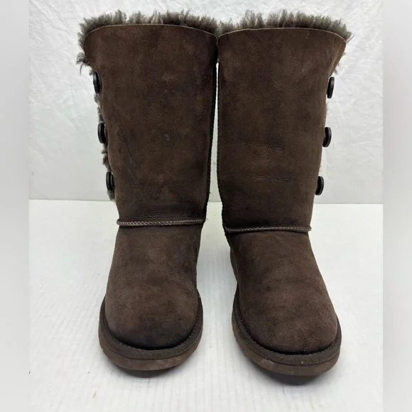 Ugg Bailey Button Boots, size 4 big girl, box 10
