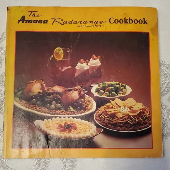 🦜 2/$10 Vintage 1985 The Amana Rada Range Cookbook Microwave Oven-Vibrant