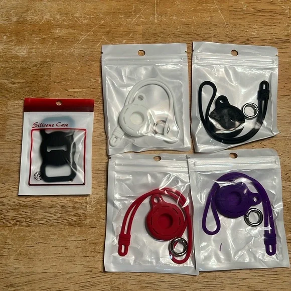 Apple AirTag holder for 4 bags and 1 pet collars.
