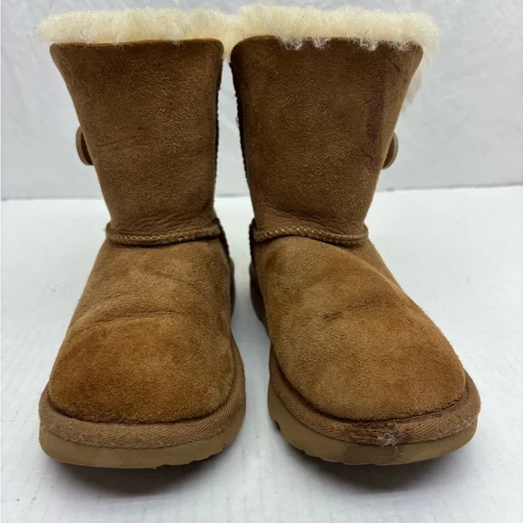 Ugg Bailey Button,Chestnut Suede Shearling Lined Boot, 13 for little girl box 23