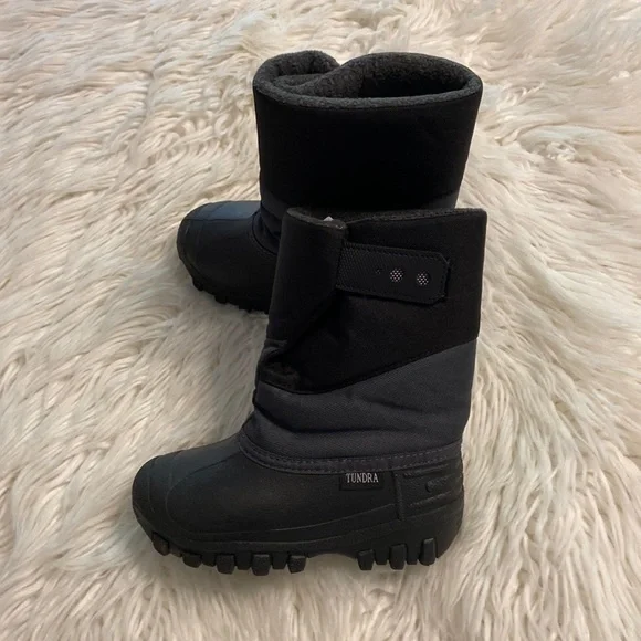 TUNDRA Kid Boots size 11 BNWOT color black and gray made in Canada