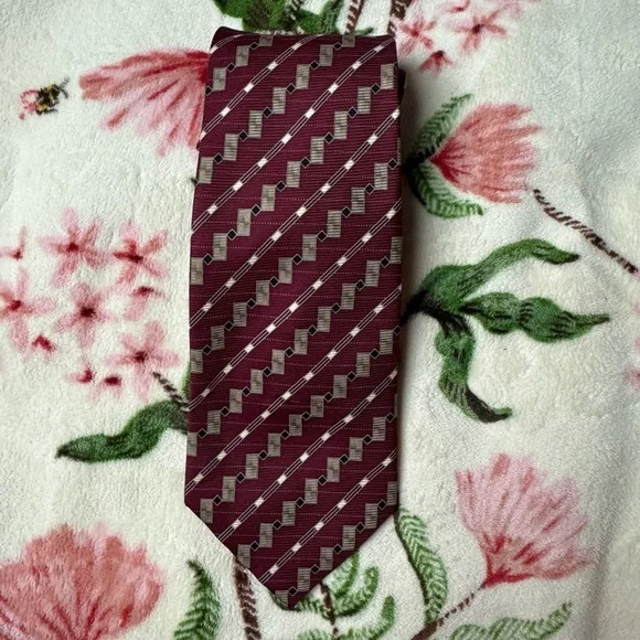 Classic Burgundy and Gray Patterned Tie