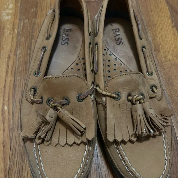 Bass Tan Boat Shoes with Tassels and Moccasin Stitching
