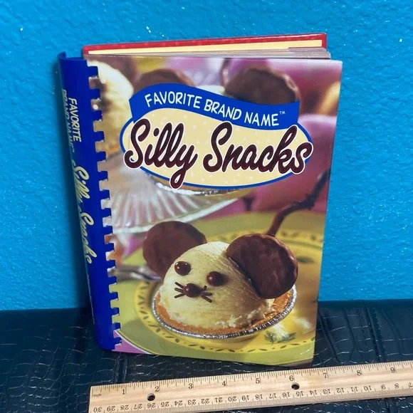 BOOK SPECIAL: Favorite Brand Name Silly Snacks Book (2004)