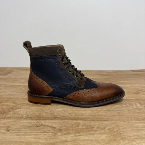 STACY ADAMS FINNEGAN WINGTIP BOOT COGNAC WITH NAVY MENS 8.5 LACE UP 25427-470