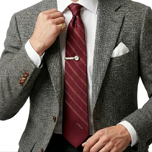 EUC Lanvin Paris Mens Neck Tie Lined Diagonal Stripes Logo Dark Red Maroon Suit