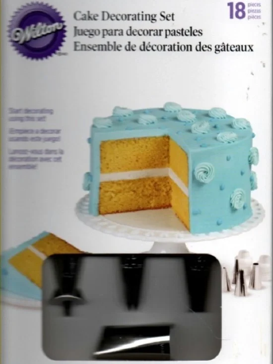 Wilton 18 Piece Cake Frosting Cupcake Cookie Decorating Set Kit Tips & Bags NEW