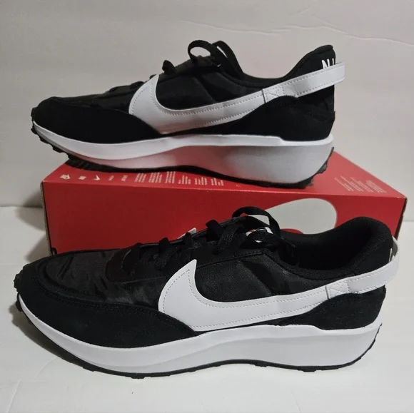 NIKE NEW Men's Black and White Running Shoes.Size 12