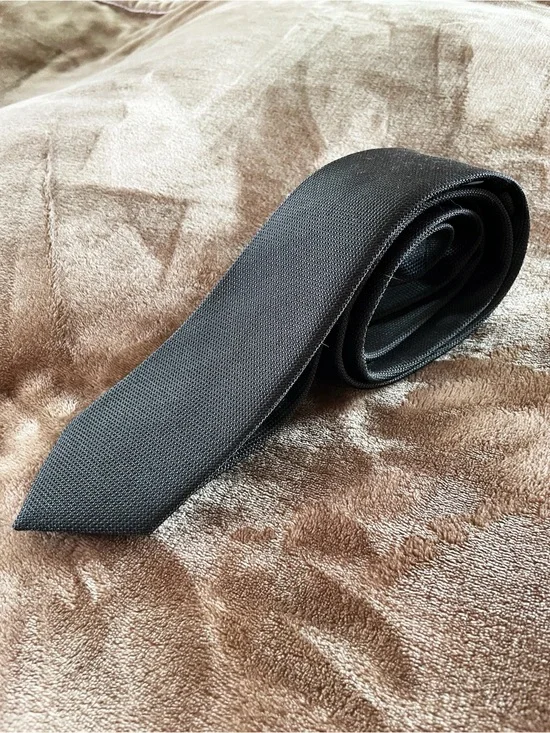 Charles T. Meloy Classic Charcoal Men's Silk Sleek Textured Jacquard Tie