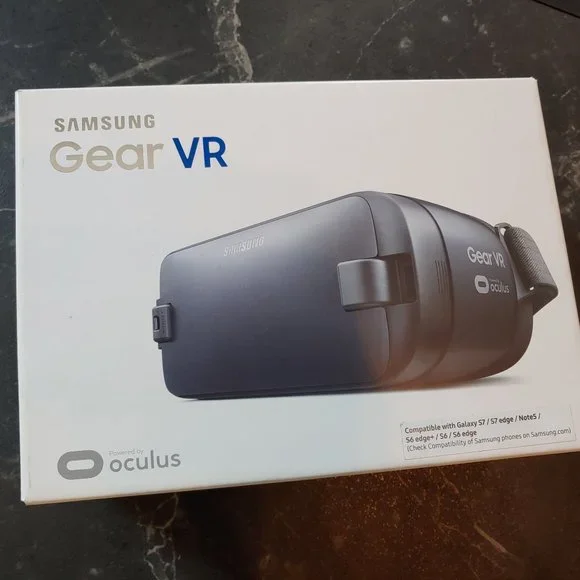 Excellent Used Condition SAMSUNG GEAR VR SM-R323 Headset Powered by OCULUS