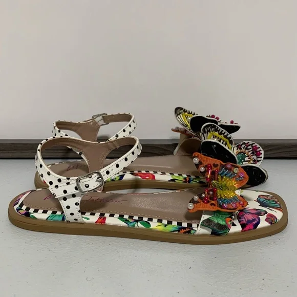 Betsey Johnson Dacie White Butterfly Sandal-Size 4 (Big Girl)/6 Women’s New