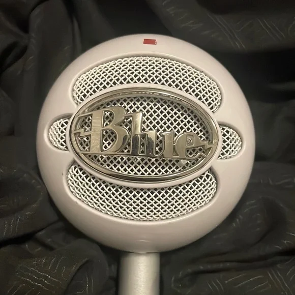 Blue yeti snowball microphone