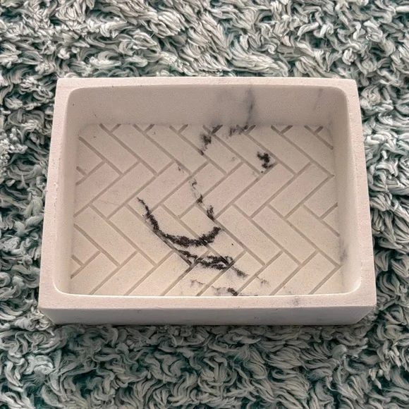 Marble-Pattern White Resin Soap Dish - White