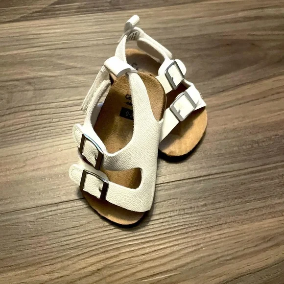 Carter's White Kids Sandals with Buckles size 0-3M