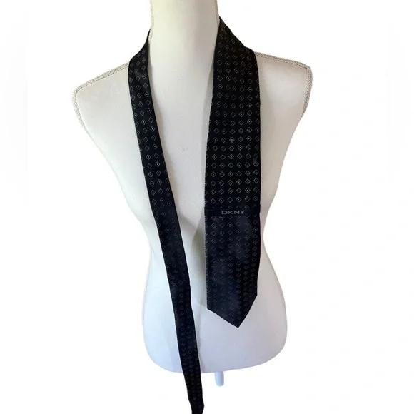 NEW DKNY Black‎ Silk Tie with Small Diamond Pattern