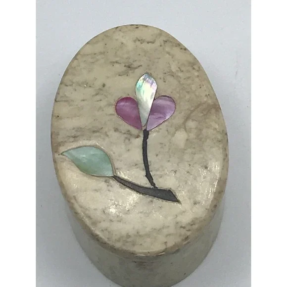 OVAL SOAP STONE JEWELRY /‎ TRINKET BOX W/ LID - FLORAL INLAY ON LID