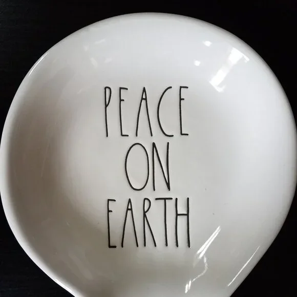 NEW Rae Dunn Peace On Earth Spoon‎ Rest!