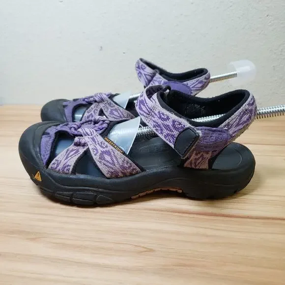 Keen Youth Size 1 Strappy‎ Sport Sandals Purple Print Hiking Gorpcore Camping