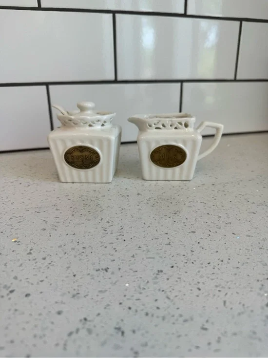 THL White Ceramic Sugar Bowl & Creamer Set