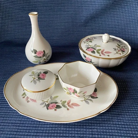 Wedgwood Hathaway Rose 7 piece Boudoir Set