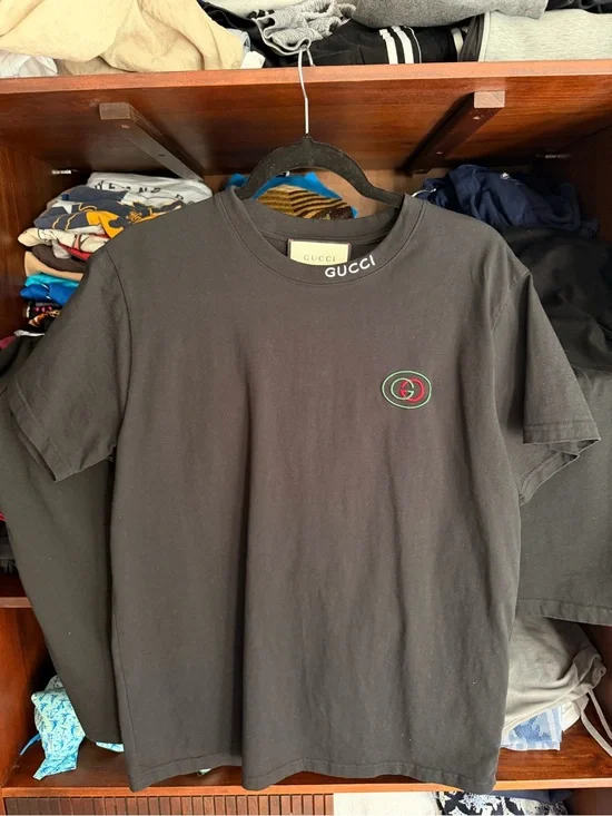 Gucci Black Short-Sleeve Logo Crewneck T-Shirt with Green & Red Accent