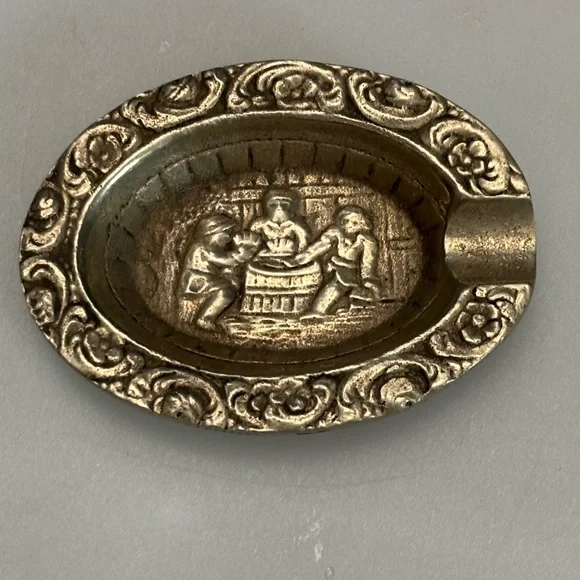 Antique ash Tray with Intricate Design and Baroque Style