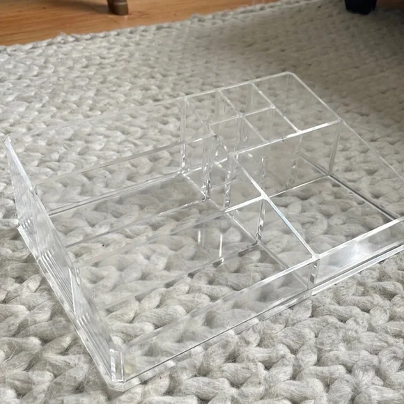 Acrylic makeup organizer