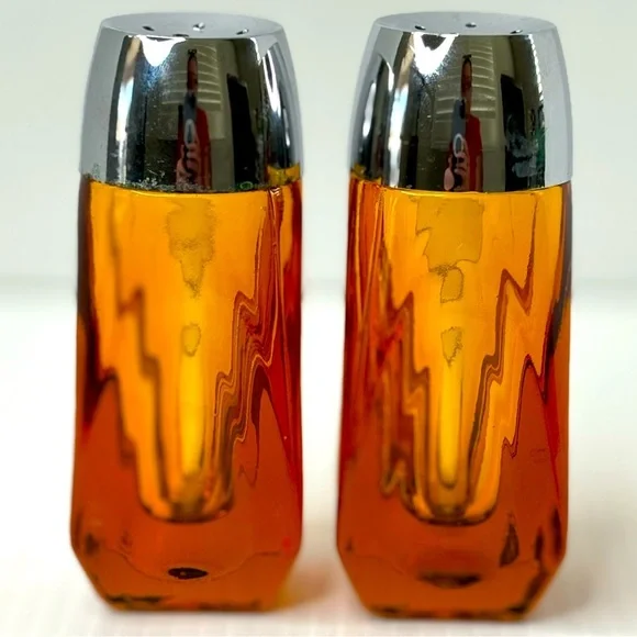Vintage Amber Glass Salt and Pepper Shaker Set Silver Tone Screw on Plastic Caps