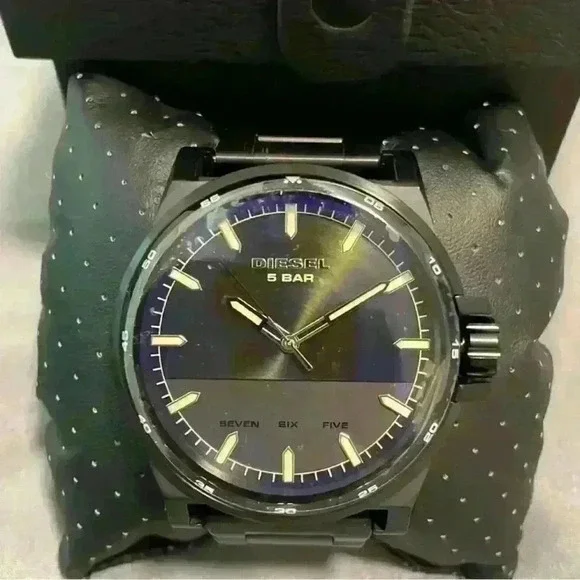 🔥NIB: Men’s Diesel watch