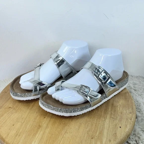 Wonder Nation Chrome Silver Sandals Comfortable and Stylish‎ youth 5 women’s 7