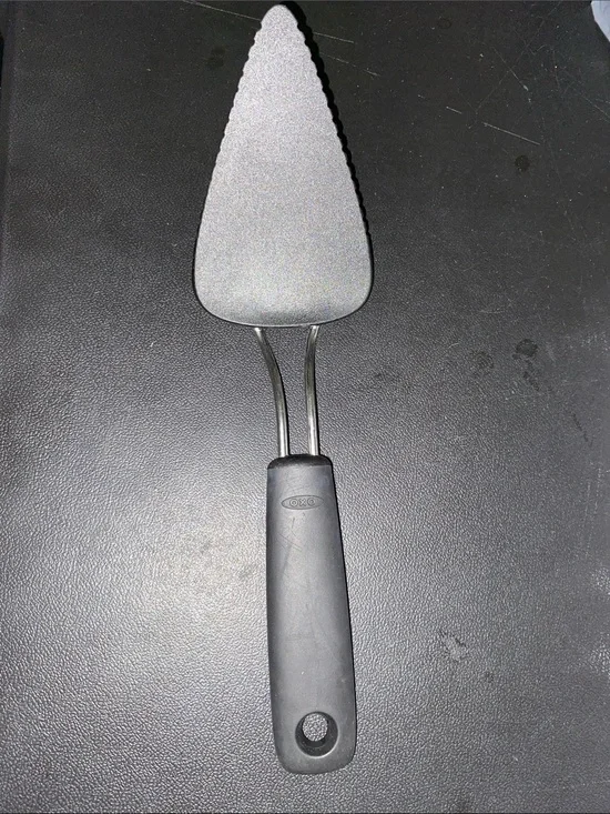 ⭐️ 3/$15 • Oxo • Good Grips• Black Nylon • Flexible Pie Server