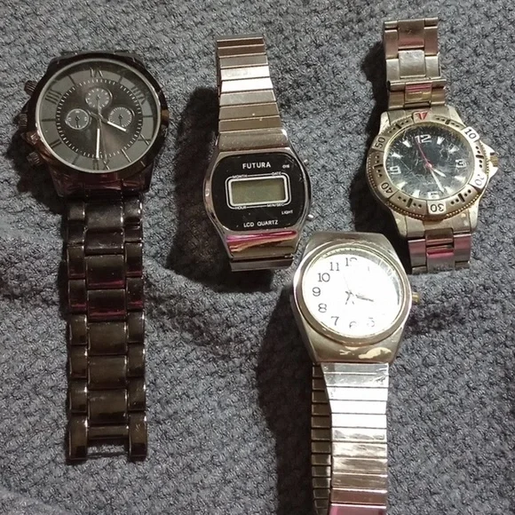 Lot of four men's wrist watches