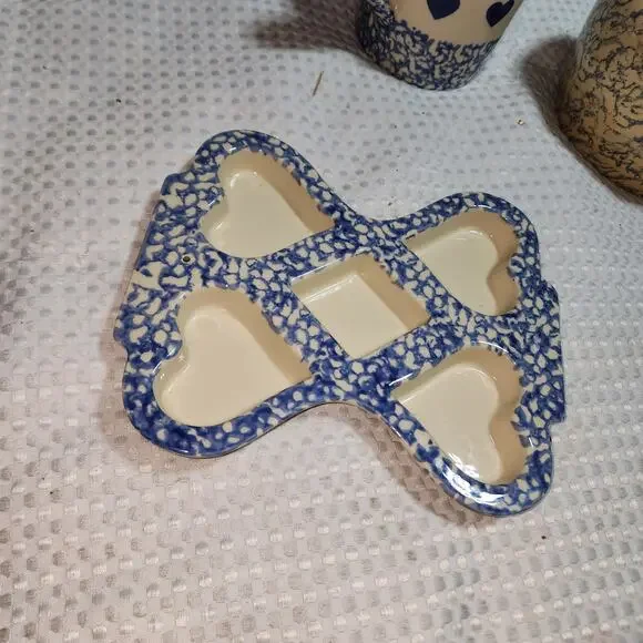 HENN ROSEVILLE FRIENDSHIP HEART MUFFIN PAN CERAMIC