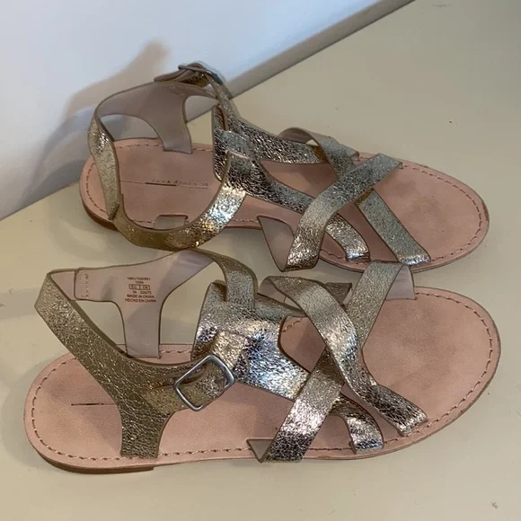 Zara Girls Gold Sandals Soft Strappy Size 2.5