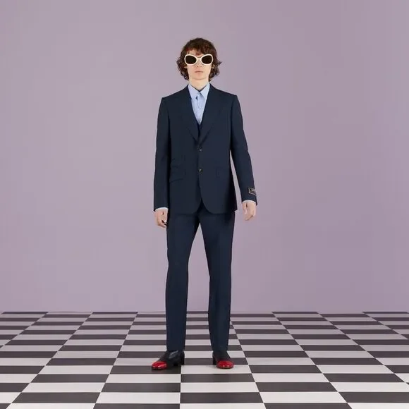 Brand new men’s Gucci Navy Blue Suit size 48 men’s M dress pants size 34