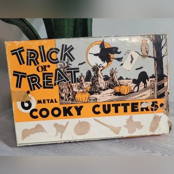 Halloween Metal Cookie Cooky Cutters Boxed Set Vintage