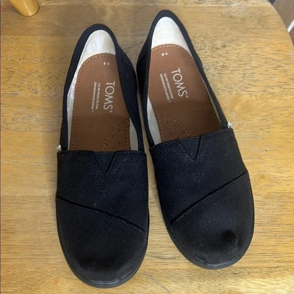 Toms Black Flats Minimalist Slip-On Shoes