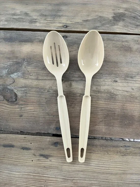 VTG 80s Ekco Serving Spoons Set of 2 Slotted/No slotted Almond Nylon Plastic